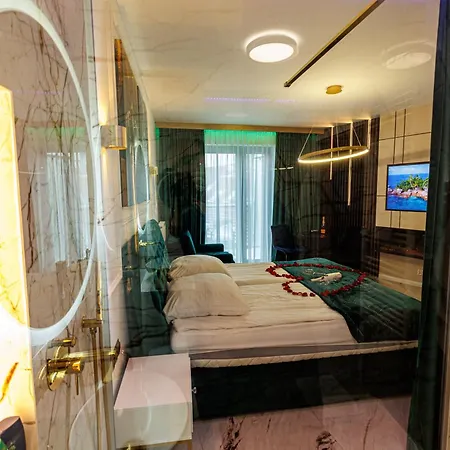 Hanza Tower King & Apartment *