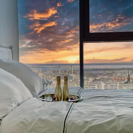 Hanza Tower Bohemia 23 Pool & Jacussi & Sauna 아파트 *